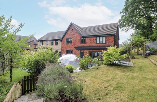 ROCKCLIFFE GRANGE, family friendly, with a garden in Mansfield