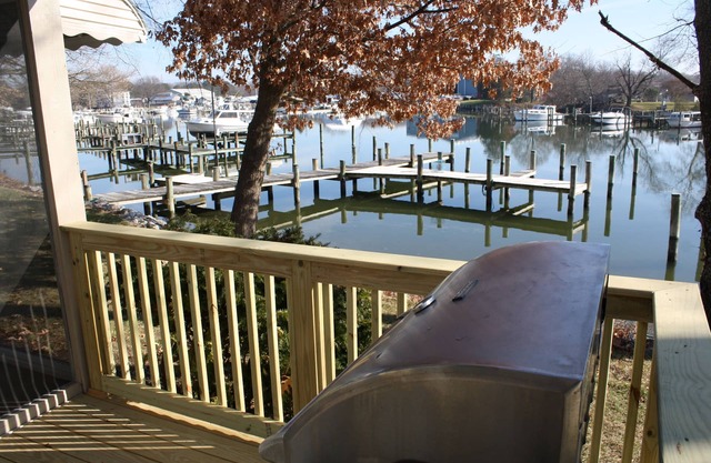 Rockhold Creek Cottage, Water Front, Vacation Home, Docks