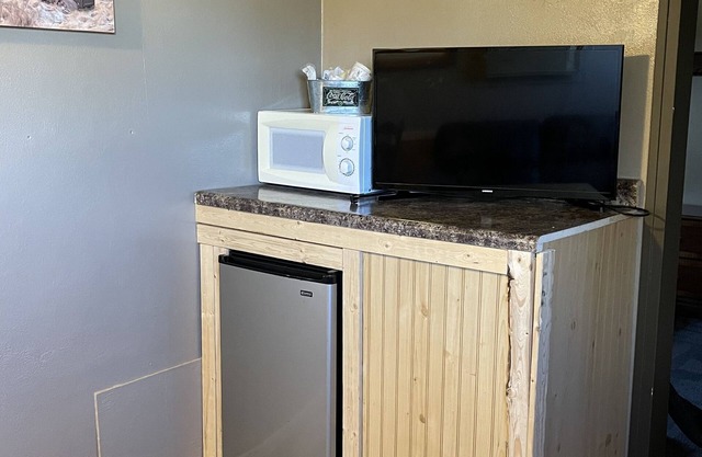 Rockin' E #9 - cozy, newly remodeled cabin