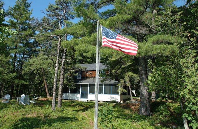 Rockview Cottage: Peaceful Lake Champlain Retreat, Private