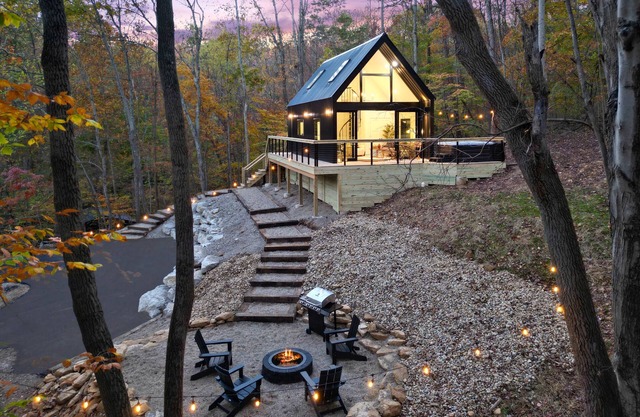 Rocky Falls | Modern Cabin