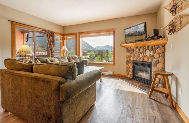 Rocky Mountain Gem - 3BD Condo Downtown Canmore!