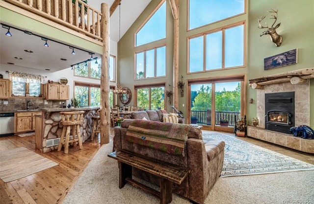Rocky Mountain log chalet close to national forest and gold metal fishing.