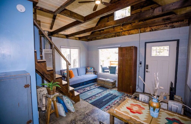 Rocky Top Retreat - Charming Cabin w/Great Views!