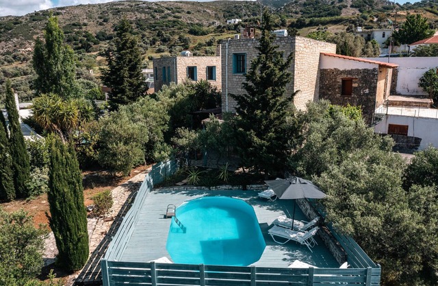 Rogalida,serene villa,pool,Near taverns