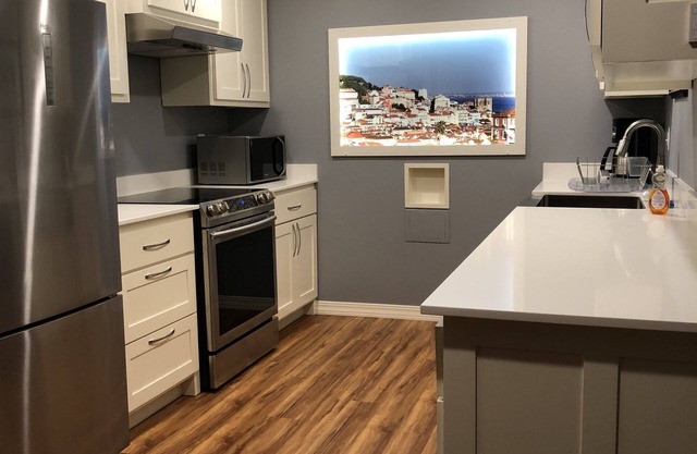Rollerbag Ready - Fully Furnished Studio for Longer Term Rental, Utilities paid