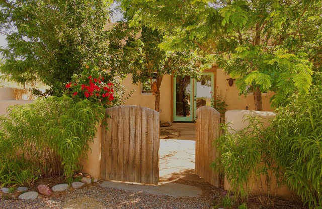 Romantic Adobe Cottage nestled in San Cristobal Valley License #9197 Taos