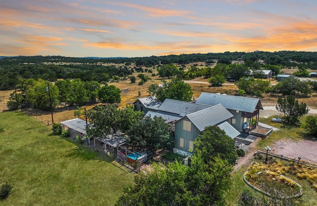 Romantic Adults-Only Suite w/Shared Hot Tub | 23 Acres of Serenity