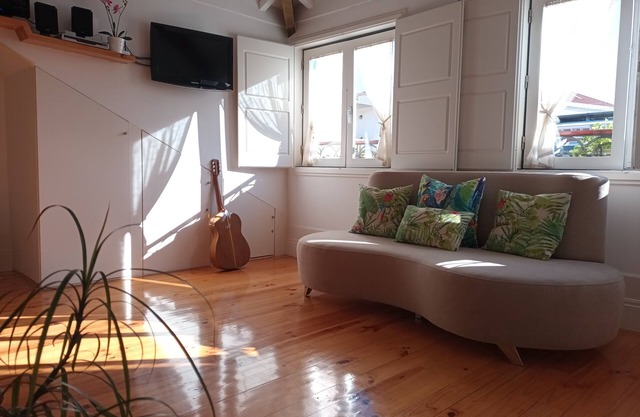 ROMANTIC and light apartment in Oportodowntown with mezzanine.