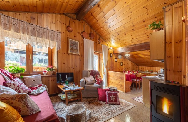 Romantic attic 3.4 km from the Champoluc slopes