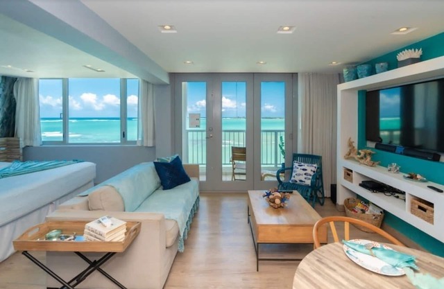 ROMANTIC Beachfront Isla Verde
