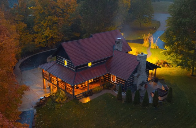 Romantic, Cozy Bed & Breakfast with Spa, Private Bed and Bath!