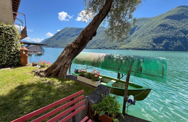Romantic lakefront apartment in the heart of Gandria (THE LAKE HOUSE)