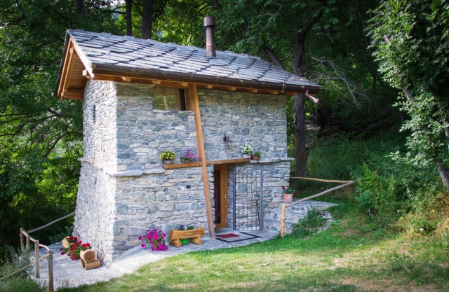 Romantic little house. Spring HARMONIES, May Discounts