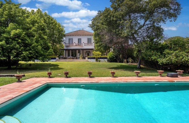 Romantic - Modernist style, private pool, ideal families