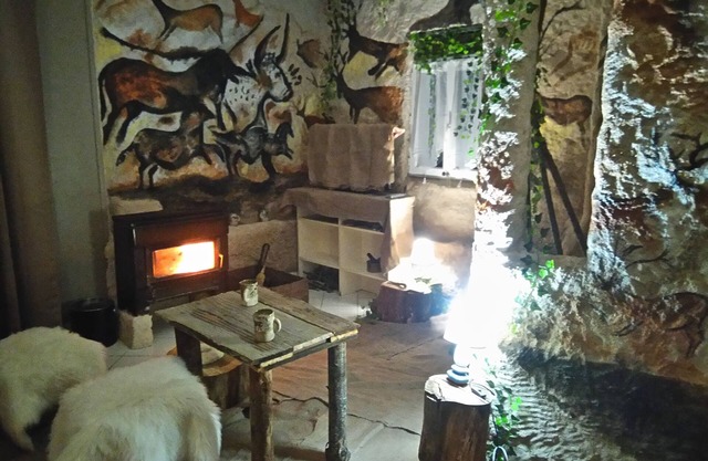 ROMANTIC NIGHT IN A PREHISTO SPA ATMOSPHERE IN PERIGORD BETWEEN SARLAT AND LASCAUX