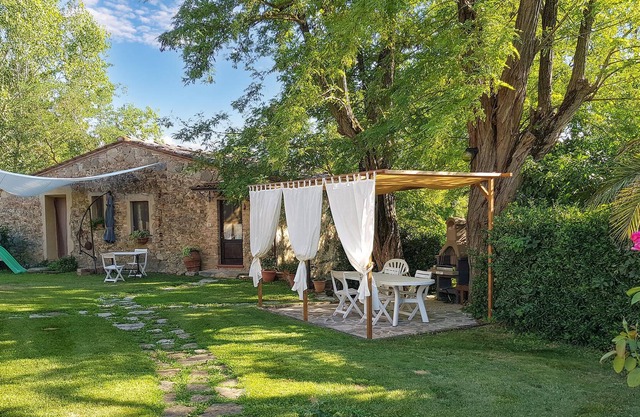 Romantic part of a semi-detached house in an old mill 3 km from Lorenzana, in the countryside around