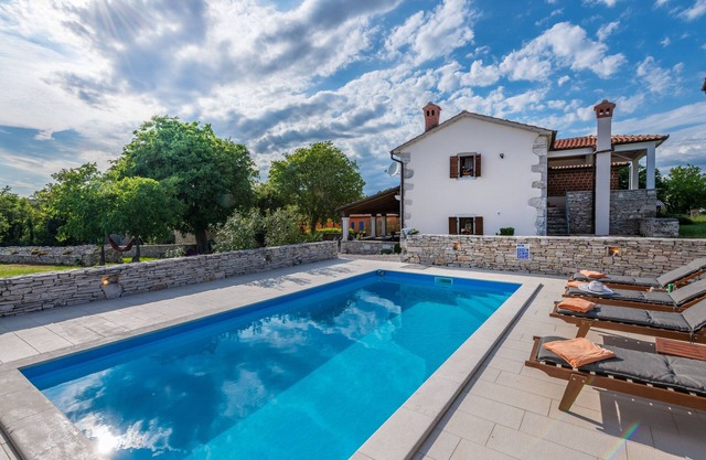 Romantic private villa w/pool, 3 minutes from the beach, surrounded by nature