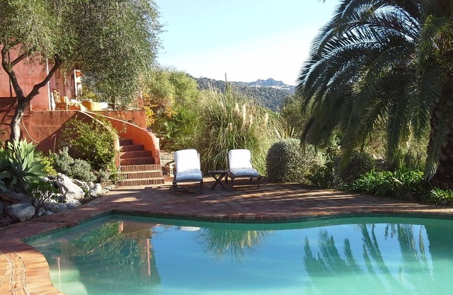 romantic retreat with magnificant views,pool and WIFI