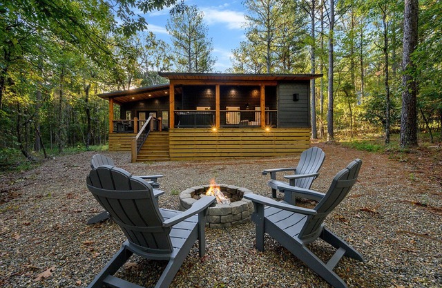 Romantic,Spacious,Modern Cabin | Hot Tub!