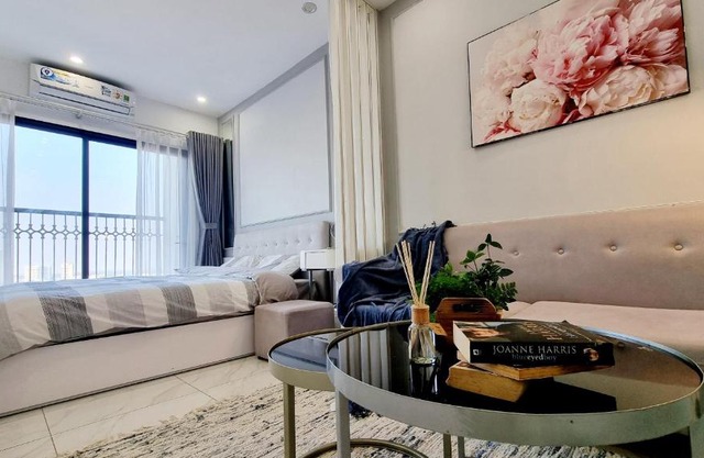 Romantic Studio Apartment with lake view high floor