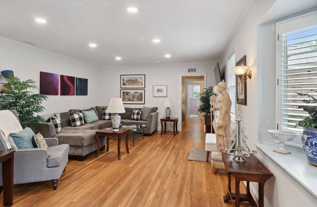 Ron Melander's 1616 Skidaway Road - close to downtown!