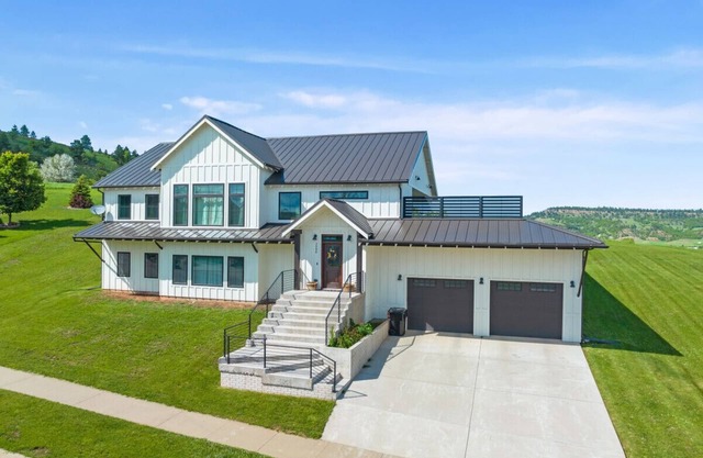 Roof Top Deck-Hot Tub-Steam Shower-Arcade Games-4car Garage-Chef's Kitchen