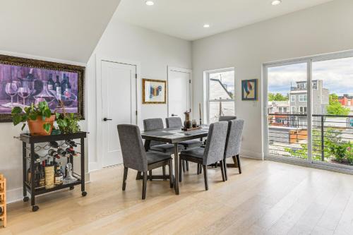 Rooftop Deck with City Views Walkable DC Getaway!