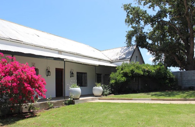 Rooikraal Farm Guesthouse and dam