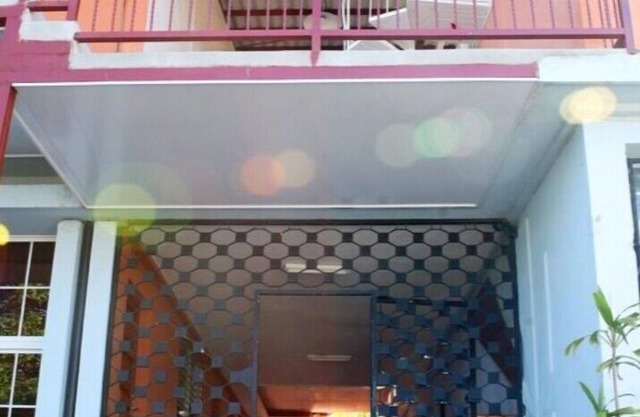 ROOM 1-B - 4 SINGLE BEDS