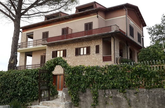 ROOM 1 in villa in hilly area with panoramic view