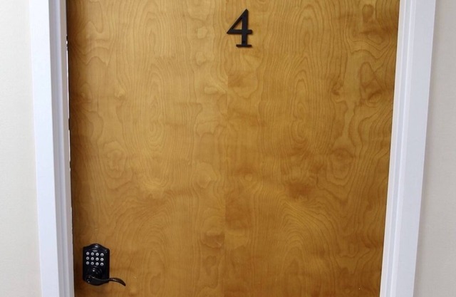 Room 4 within the Pine Mountain Inn