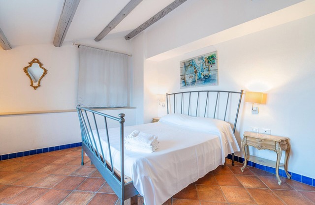 Room 'Cabernet R12' with Shared Pool, Wi-Fi and Air Conditioning