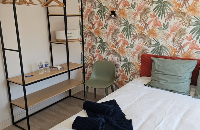 Room 'Chambre 7' with Shared Terrace, Wi-Fi and Air Conditioning