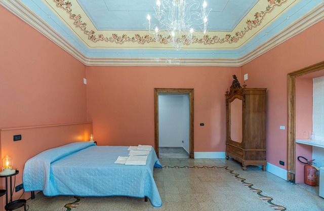 Room 'Civico 46 - Red' with Shared Terrace, Wi-Fi and Air Conditioning