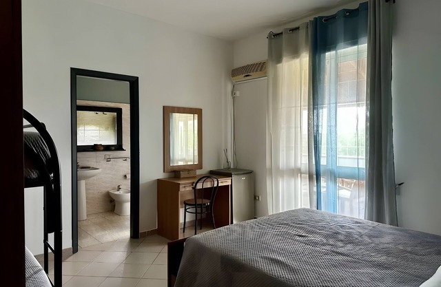 Room 'Dalia 2' with Shared Terrace, Wi-Fi and Air Conditioning