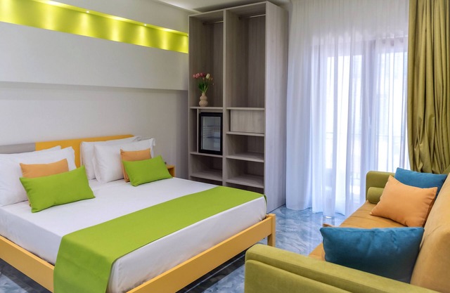 Room 'Elegante Camera Familiare' with Mountain View, Wi-Fi and Air Conditioning