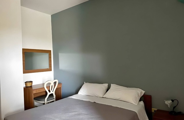 Room 'Flora 3' with Shared Terrace, Wi-Fi and Air Conditioning