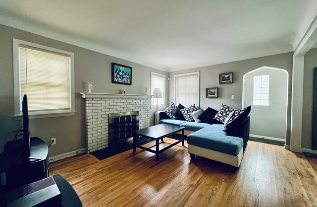 Room for rent. Cozy upstairs bedroom + private bathroom in quiet neighborhood.n
