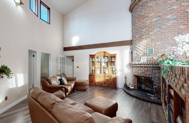 room for rent in 8100 sq ft mansion in country