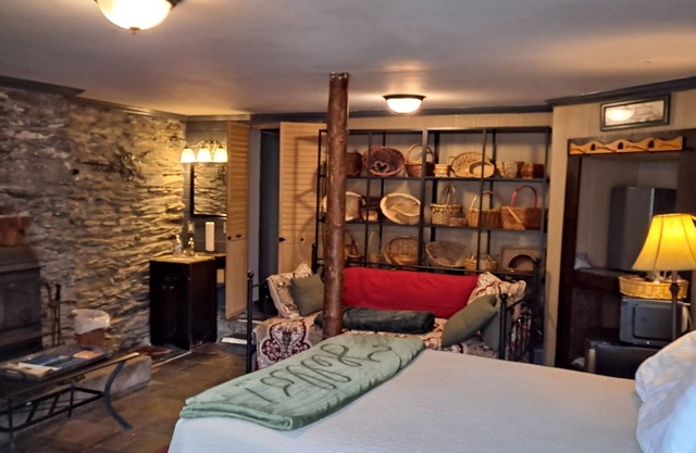 Room In Central Historic Downtown - Friendship