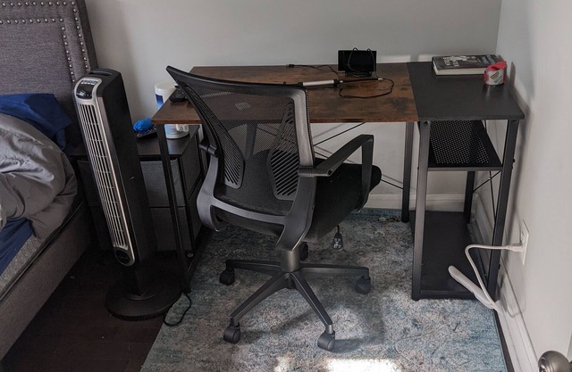 Room in townhouse available
