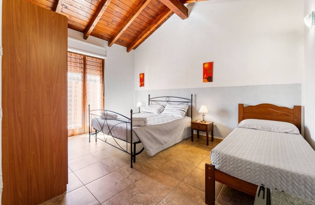 Room 'Lavanda Teulada' with Shared Terrace, Wi-Fi and Air Conditioning