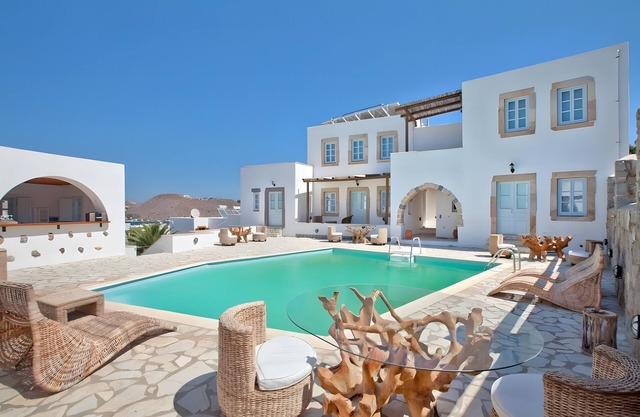 Room 'Triple Pool View No 1' with Shared Pool, Wi-Fi and Air Conditioning