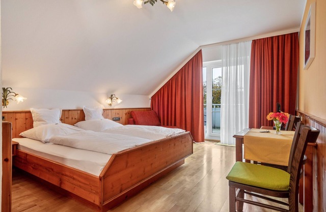 Room 'Zimmer 1' with Lake View, Balcony and Wi-Fi