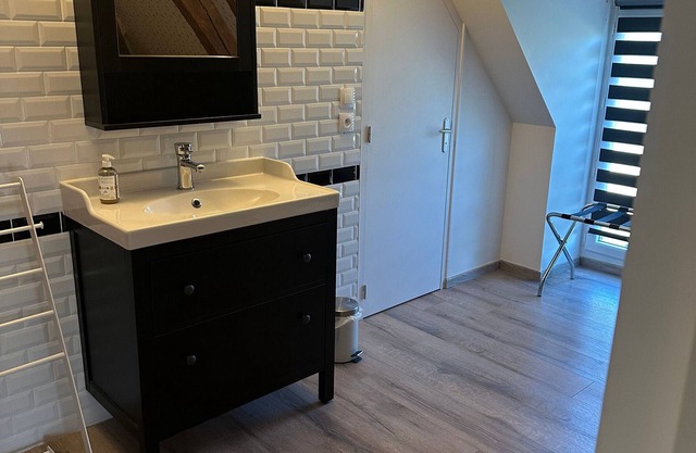 Rooms with guest table in Berry, near Beauval Zoo, parking