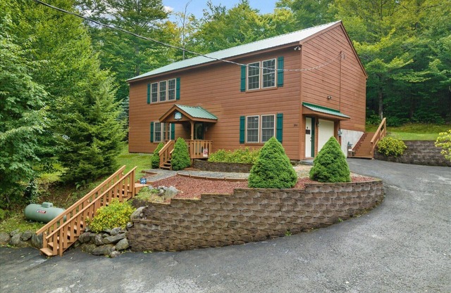 Roomy 3BR Cabin, easy access to snowmobile trail 4 & Hollywood Hills beach/boat