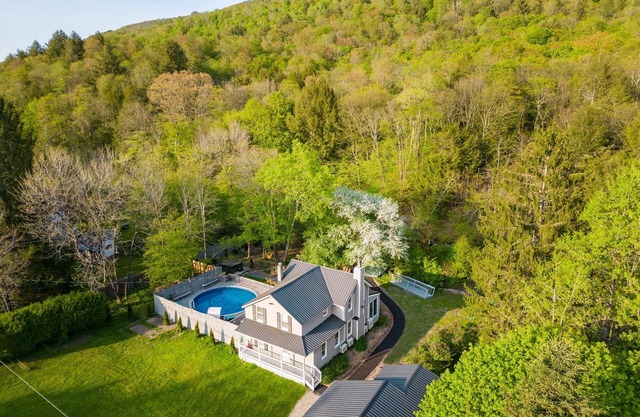 Roscoe Retreat