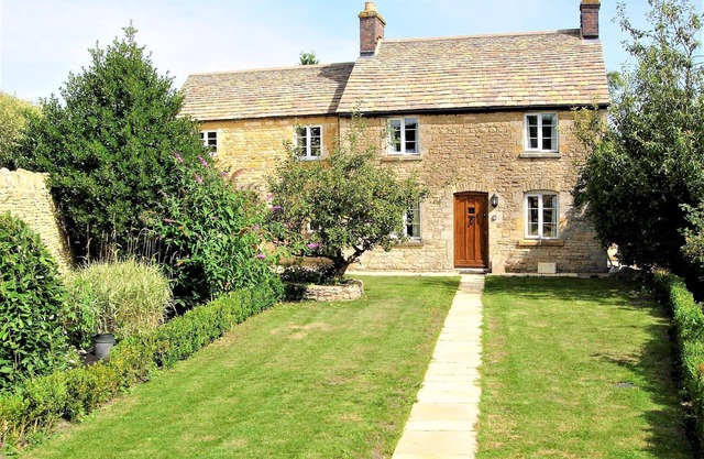 Roseleigh Cottage in the heart of Stow-on-the-Wold with parking for 2 cars.