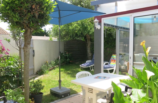 Roses Tremières by Interhome